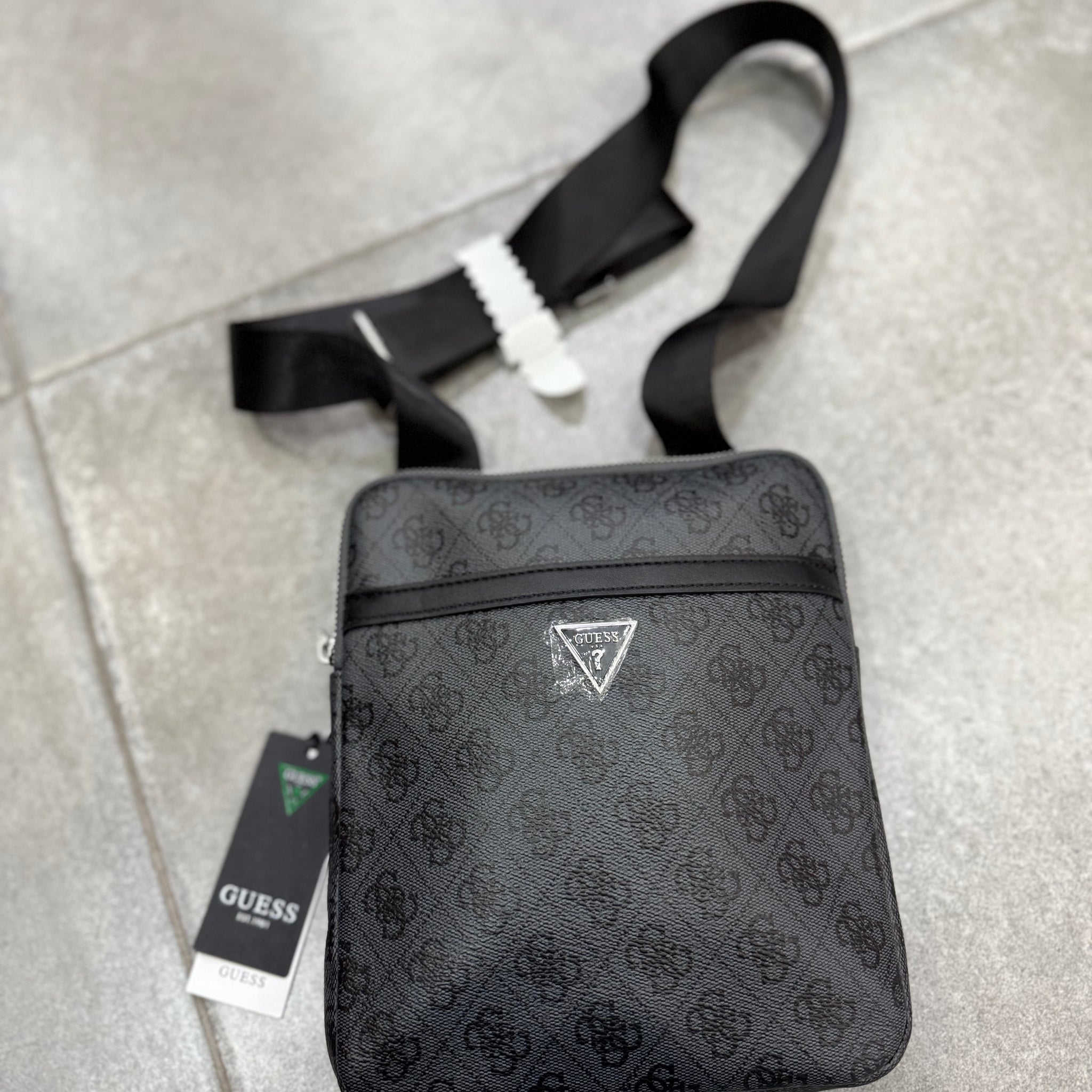 BOLSO LOGO GUESS